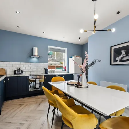 Апартаменты The Beautiful Grape Lane Duplex - Harbour Views Уитби