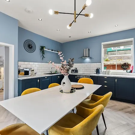 The Beautiful Grape Lane Duplex - Harbour Views * Whitby